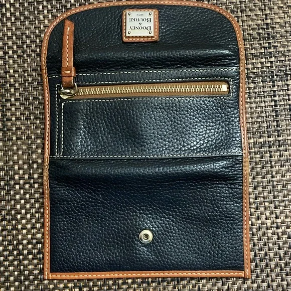 Dooney & Bourke Continental Clutch - Picture 4 of 5